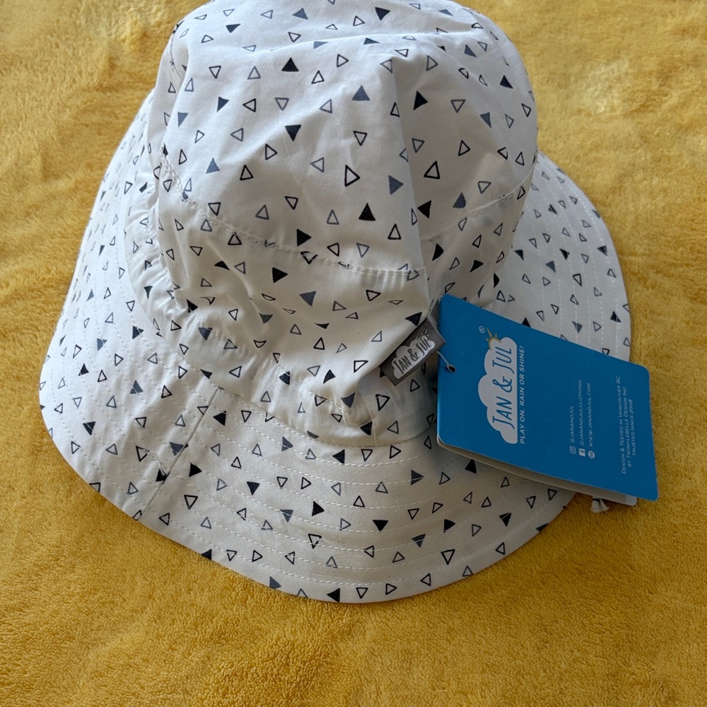 BNWT Jan & Jul Cotton Bucket Hat